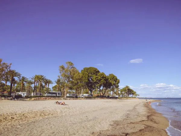 Sandstrand auf dem Roan-Campingplatz Playa Montroig.