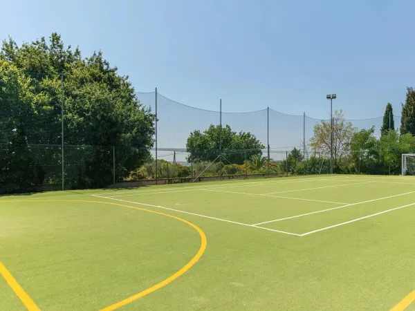 Multisportplatz auf dem Campingplatz Roan I Pini Village.